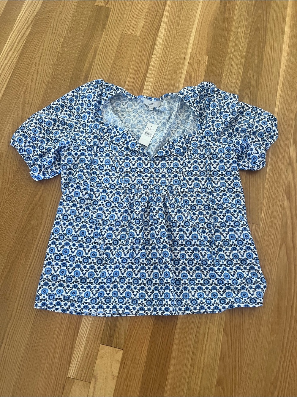 LOFT Blue and White Floral V-Neck Short Sleeve Blouse
